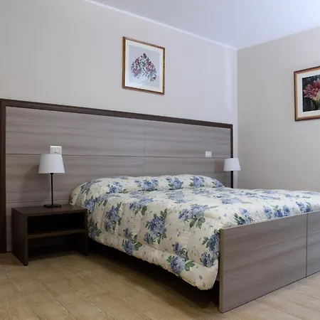 Hotel Flora 3*