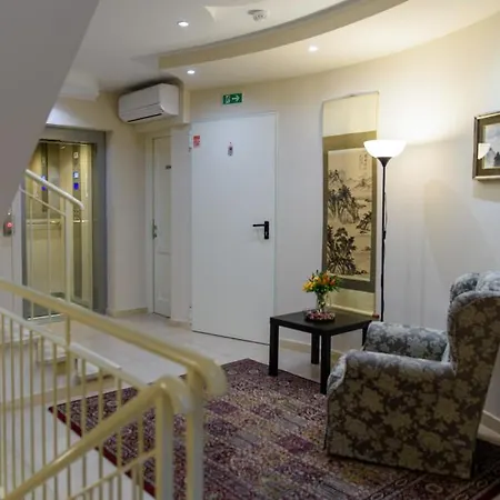 Flora Hotel