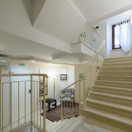 Hotell Flora Todi