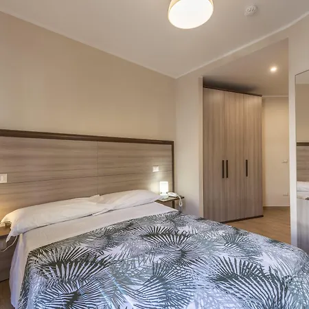 Flora Hotell 3*